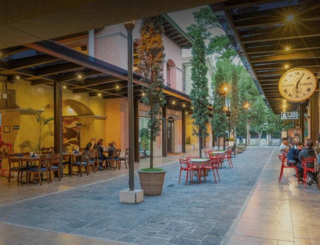 Vista exterior de Plaza Fontabella en Zona 10 Ciudad de Guatemala
